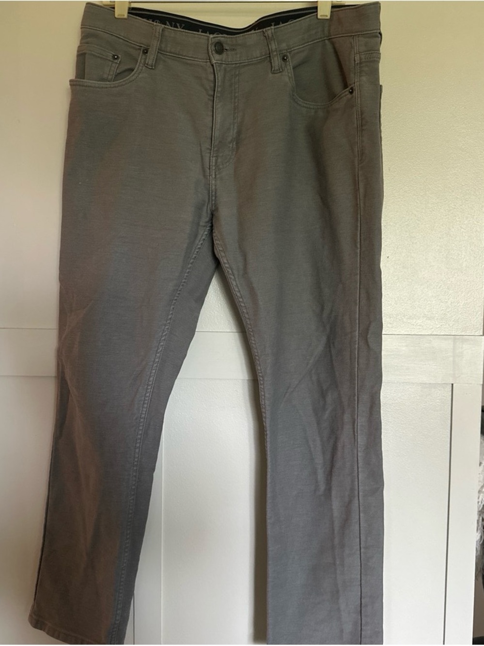 Classic Men's Straight Jeans in Gray
